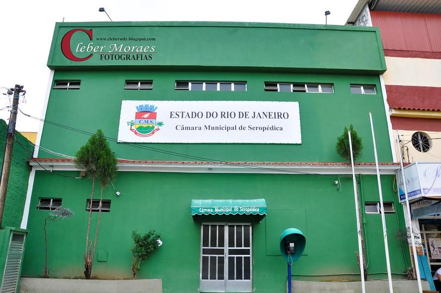 A Câmara Municipal de Seropédica, no Rio de Janeiro, está avançando na realização de um novo concurso público, com cargos efetivos para diferentes níveis de escolaridade.