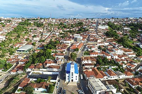 A Prefeitura de Capela Nova, em Minas Gerais, publicou processo seletivo com oportunidades para níveis médio e superior, com salários que chegam a R$ 5.130.