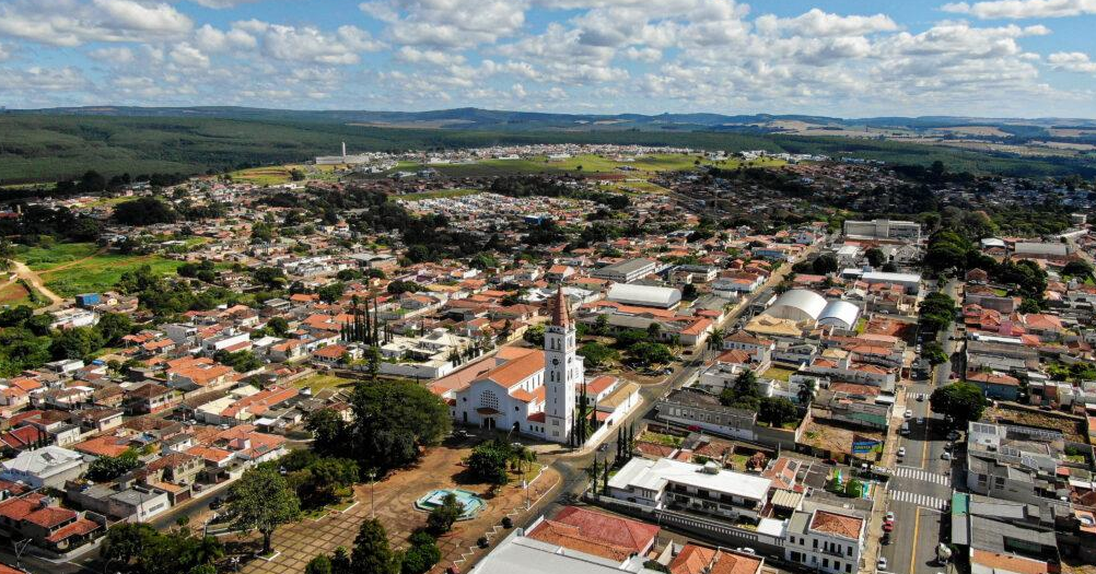 A Prefeitura de Itararé, em São Paulo, publicou edital com oportunidades para diferentes níveis de escolaridade, com salários que chegam a R$ 4.100.