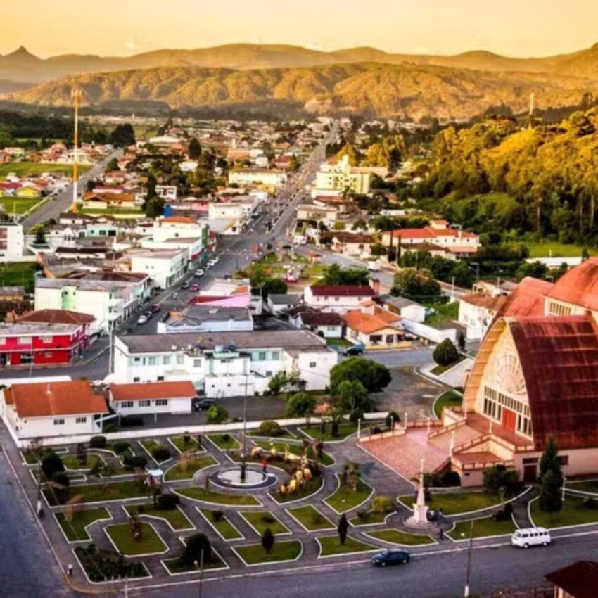 A Prefeitura de Urubici, em Santa Catarina, abriu processo seletivo com oportunidades para diferentes níveis de escolaridade e salários que podem chegar a R$ 20.718.
