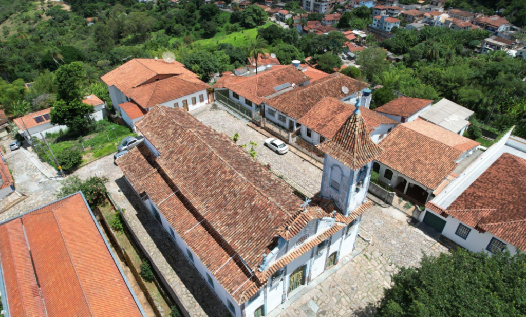 Diferente do que circula em alguns sites, o processo seletivo recente da Prefeitura de Jenipapo de Minas não chega a 90 vagas. Os editais confirmados indicam um número bem menor de oportunidades.