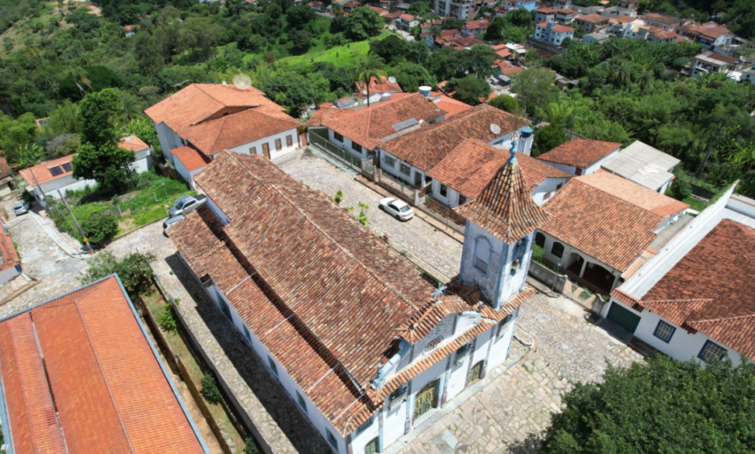 Diferente do que circula em alguns sites, o processo seletivo recente da Prefeitura de Jenipapo de Minas não chega a 90 vagas. Os editais confirmados indicam um número bem menor de oportunidades.